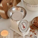 ترازو آشپزخانه عقربه ای طرح زاراهوم مدل Retro کرم